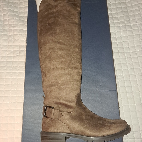 Boots - Picture 11 of 16